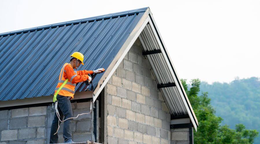 Professional gutter cleaning in Kingsville, MD